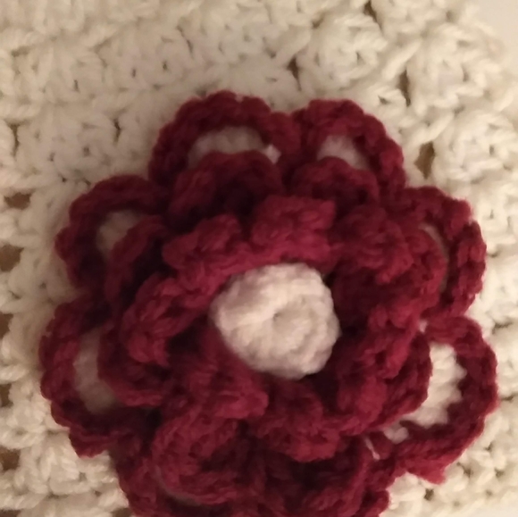 CROCHET WHITE SHELL Beanie Flower Hat - Picture 5 of 5